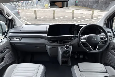 PN75MXM Volkswagen Transporter 2.0 TDI 150 Commerce Pro Van Thumbnail #37