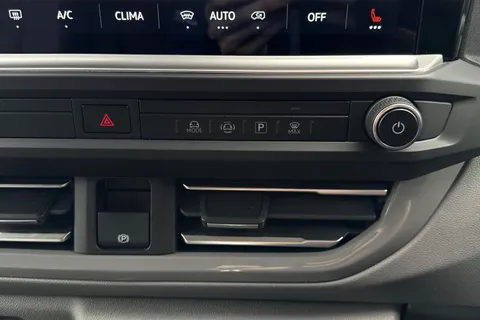 PN75MXM Volkswagen Transporter 2.0 TDI 150 Commerce Pro Van Thumbnail #49