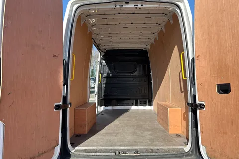 DE25YNO Volkswagen Crafter 2.0 TDI 140PS Commerce Plus High Roof Van Auto Thumbnail #8