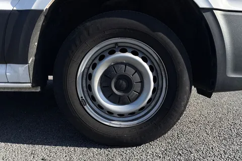 DE25YNO Volkswagen Crafter 2.0 TDI 140PS Commerce Plus High Roof Van Auto Thumbnail #11