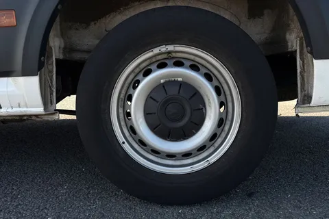 DE25YNO Volkswagen Crafter 2.0 TDI 140PS Commerce Plus High Roof Van Auto Thumbnail #13