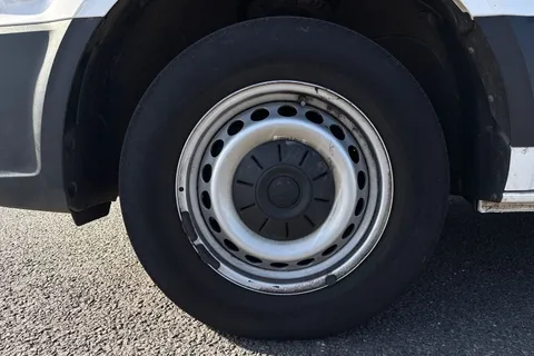 DE25YNO Volkswagen Crafter 2.0 TDI 140PS Commerce Plus High Roof Van Auto Thumbnail #14