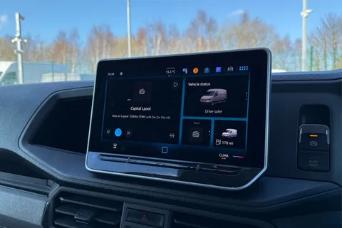 DE25YNO Volkswagen Crafter 2.0 TDI 140PS Commerce Plus High Roof Van Auto Thumbnail #18