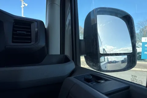 DE25YNO Volkswagen Crafter 2.0 TDI 140PS Commerce Plus High Roof Van Auto Thumbnail #22