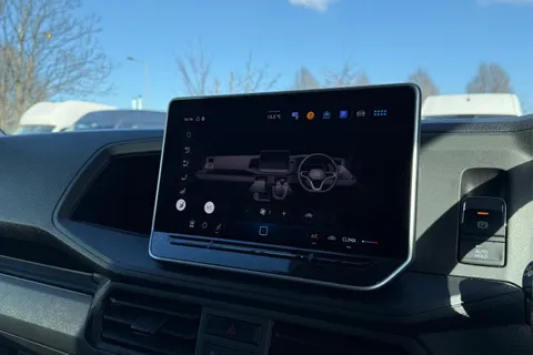 DE25YNO Volkswagen Crafter 2.0 TDI 140PS Commerce Plus High Roof Van Auto Thumbnail #23