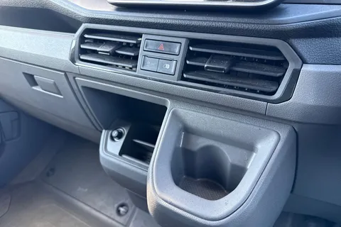 DE25YNO Volkswagen Crafter 2.0 TDI 140PS Commerce Plus High Roof Van Auto Thumbnail #24