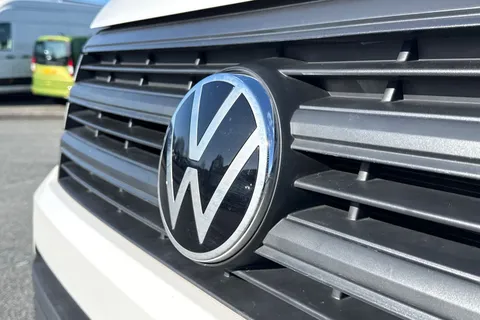 DE25YNO Volkswagen Crafter 2.0 TDI 140PS Commerce Plus High Roof Van Auto Thumbnail #27