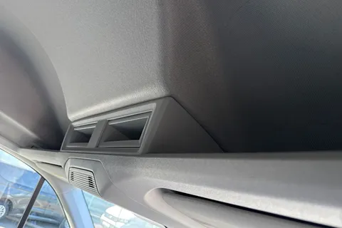 DE25YNO Volkswagen Crafter 2.0 TDI 140PS Commerce Plus High Roof Van Auto Thumbnail #31