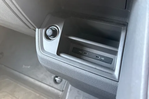 DE25YNO Volkswagen Crafter 2.0 TDI 140PS Commerce Plus High Roof Van Auto Thumbnail #34