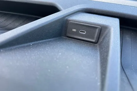 DE25YNO Volkswagen Crafter 2.0 TDI 140PS Commerce Plus High Roof Van Auto Thumbnail #36