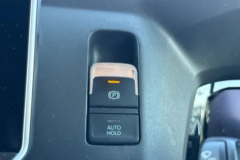 DE25YNO Volkswagen Crafter 2.0 TDI 140PS Commerce Plus High Roof Van Auto Thumbnail #41