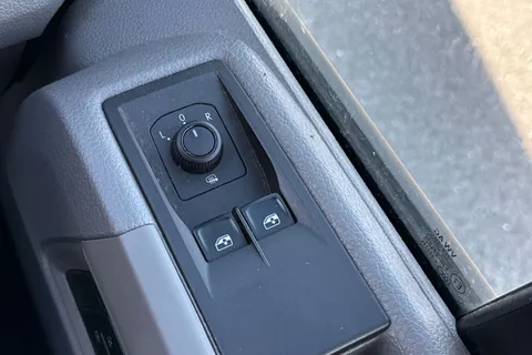 DE25YNO Volkswagen Crafter 2.0 TDI 140PS Commerce Plus High Roof Van Auto Thumbnail #42