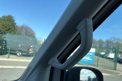 DE25YNO Volkswagen Crafter 2.0 TDI 140PS Commerce Plus High Roof Van Auto Thumbnail #46