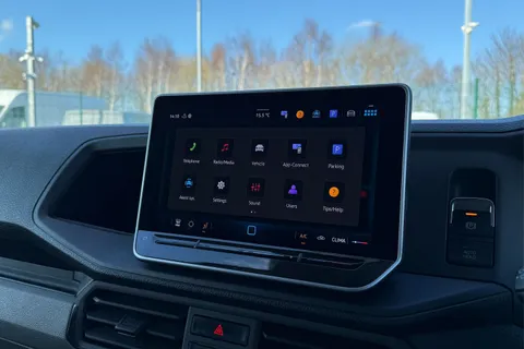 DE25YNO Volkswagen Crafter 2.0 TDI 140PS Commerce Plus High Roof Van Auto Thumbnail #47