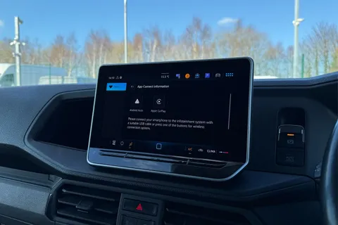 DE25YNO Volkswagen Crafter 2.0 TDI 140PS Commerce Plus High Roof Van Auto Thumbnail #50