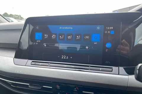 GL72HGM Volkswagen Golf 2.0 TDI Life (115ps) Estate Thumbnail #20