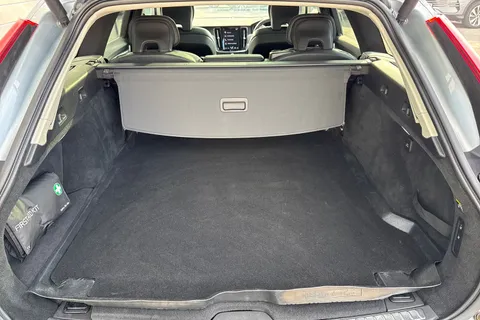 KT19KYU Volvo V90 2.0 T4 GPF Momentum Pro Auto Euro 6 (s/s) 5dr Thumbnail #7