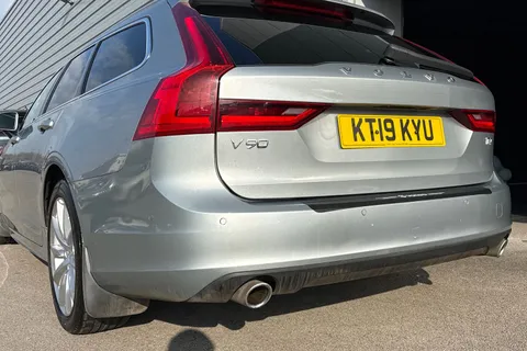 KT19KYU Volvo V90 2.0 T4 GPF Momentum Pro Auto Euro 6 (s/s) 5dr Thumbnail #8