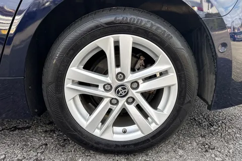 NY21YRX Toyota Corolla 1.8 VVT-h Icon Tech Touring Sports CVT Euro 6 (s/s) 5dr Thumbnail #11