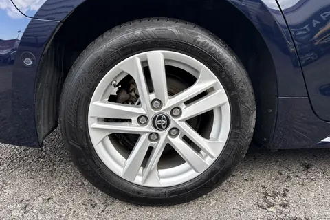NY21YRX Toyota Corolla 1.8 VVT-h Icon Tech Touring Sports CVT Euro 6 (s/s) 5dr Thumbnail #14