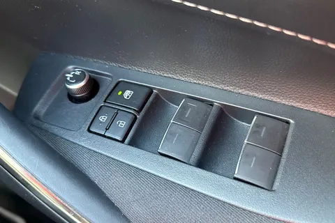 NY21YRX Toyota Corolla 1.8 VVT-h Icon Tech Touring Sports CVT Euro 6 (s/s) 5dr Thumbnail #43