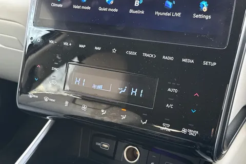 FD72XWL Hyundai Tucson 1.6 h T-GDi 13.8kWh Ultimate Auto 4WD Euro 6 (s/s) 5dr Thumbnail #22