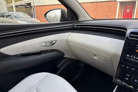 FD72XWL Hyundai Tucson 1.6 h T-GDi 13.8kWh Ultimate Auto 4WD Euro 6 (s/s) 5dr Thumbnail #42