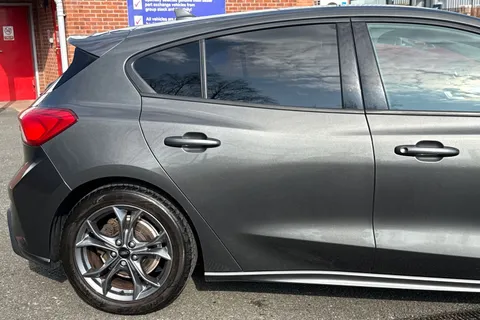 28 of 50 for Ford Focus 1.5 EcoBlue ST-Line Euro 6 (s/s) 5dr