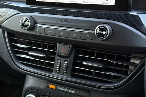 42 of 50 for Ford Focus 1.5 EcoBlue ST-Line Euro 6 (s/s) 5dr