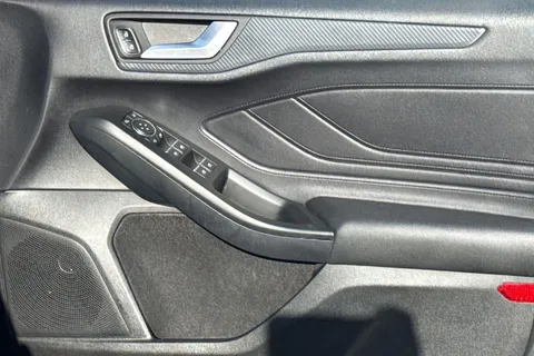 18 of 53 for Ford Focus 1.0T EcoBoost ST-Line X Euro 6 (s/s) 5dr