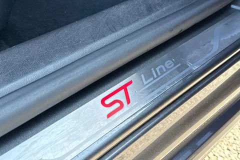 31 of 53 for Ford Focus 1.0T EcoBoost ST-Line X Euro 6 (s/s) 5dr