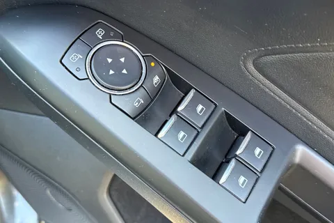 32 of 53 for Ford Focus 1.0T EcoBoost ST-Line X Euro 6 (s/s) 5dr