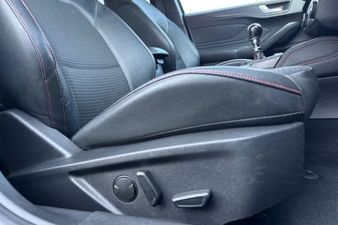 35 of 53 for Ford Focus 1.0T EcoBoost ST-Line X Euro 6 (s/s) 5dr