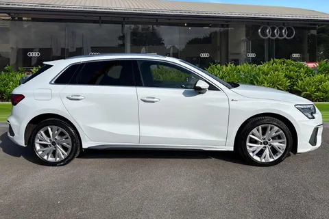 YL73FNW Audi A3 S line 40 TFSI e  204 PS S tronic Thumbnail #4