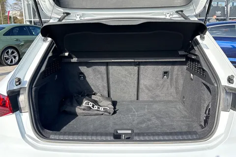 YL73FNW Audi A3 S line 40 TFSI e  204 PS S tronic Thumbnail #8