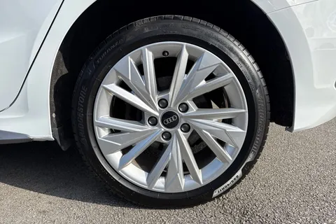 YL73FNW Audi A3 S line 40 TFSI e  204 PS S tronic Thumbnail #12