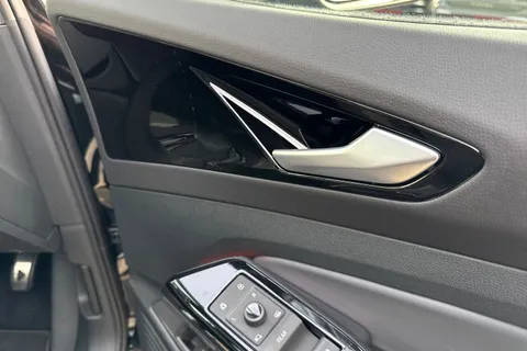 DA25BRX Volkswagen ID.5 150kW Max Pro Performance 77kWh 5dr Auto | Arear View Camera | Heat Pump Thumbnail #21