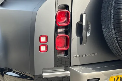 KM74NBN Land Rover Defender 130 3.0 D350 Outbound 5dr Thumbnail #21