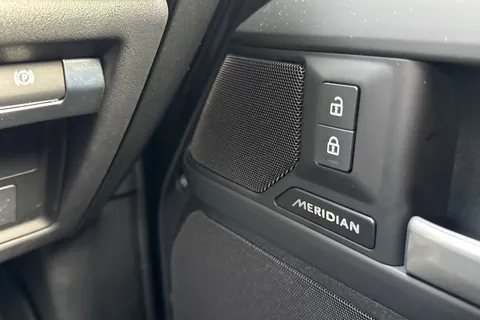 KM74NBN Land Rover Defender 130 3.0 D350 Outbound 5dr Thumbnail #26