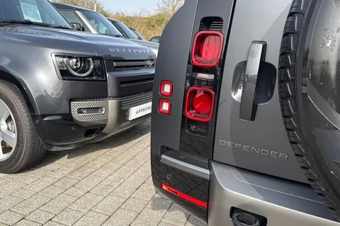 KM74NBN Land Rover Defender 130 3.0 D350 Outbound 5dr Thumbnail #28