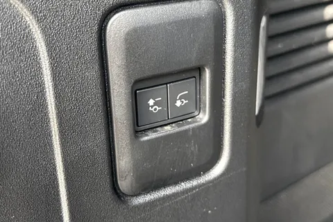 KM74NBN Land Rover Defender 130 3.0 D350 Outbound 5dr Thumbnail #29