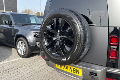 KM74NBN Land Rover Defender 130 3.0 D350 Outbound 5dr Thumbnail #32