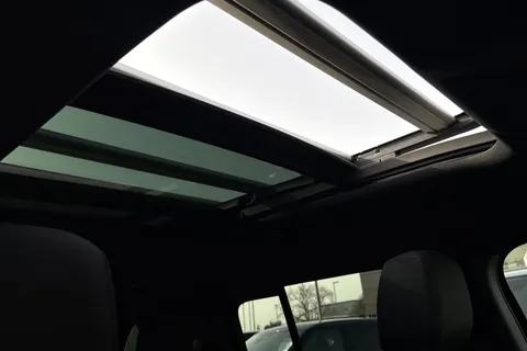 KM74NBN Land Rover Defender 130 3.0 D350 Outbound 5dr Thumbnail #33