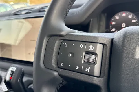 KM74NBN Land Rover Defender 130 3.0 D350 Outbound 5dr Thumbnail #35