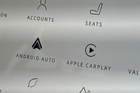 KM74NBN Land Rover Defender 130 3.0 D350 Outbound 5dr Thumbnail #36