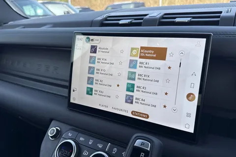 KM74NBN Land Rover Defender 130 3.0 D350 Outbound 5dr Thumbnail #37