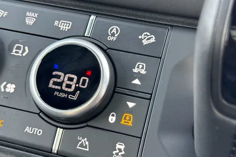 KM74NBN Land Rover Defender 130 3.0 D350 Outbound 5dr Thumbnail #40