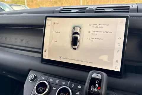 KM74NBN Land Rover Defender 130 3.0 D350 Outbound 5dr Thumbnail #41