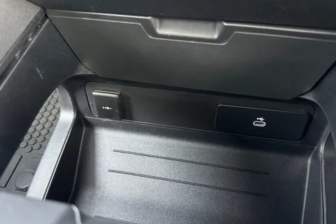 KM74NBN Land Rover Defender 130 3.0 D350 Outbound 5dr Thumbnail #43