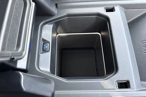 KM74NBN Land Rover Defender 130 3.0 D350 Outbound 5dr Thumbnail #45